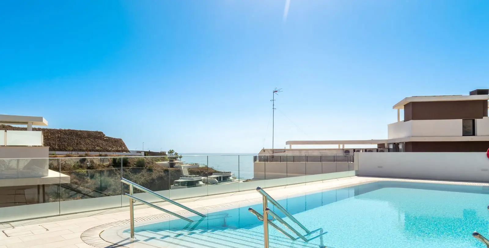 Venta de apartamento en planta media en Rincón de la Victoria 28
