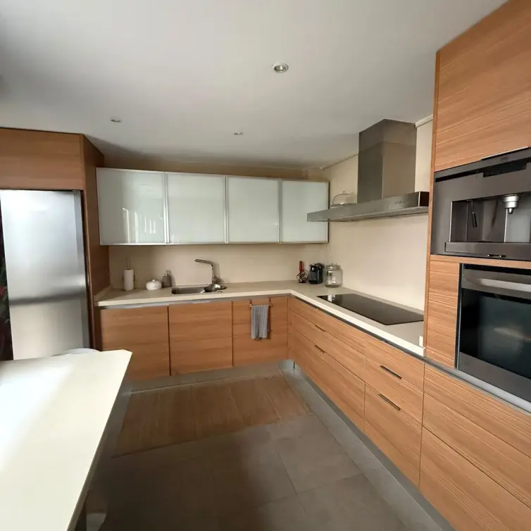 Venta de apartamento en planta media en San Pedro de Alcántara