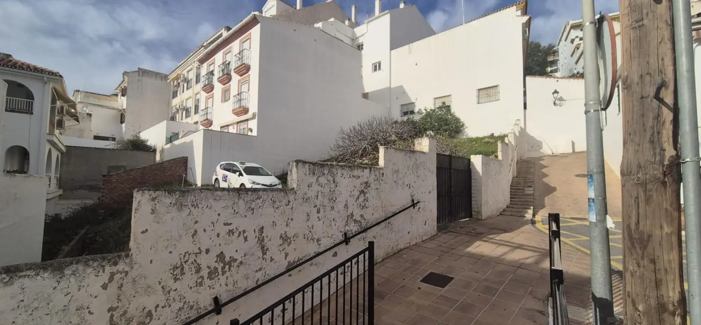 Venta de parcela residencial en Benalmadena Pueblo 1