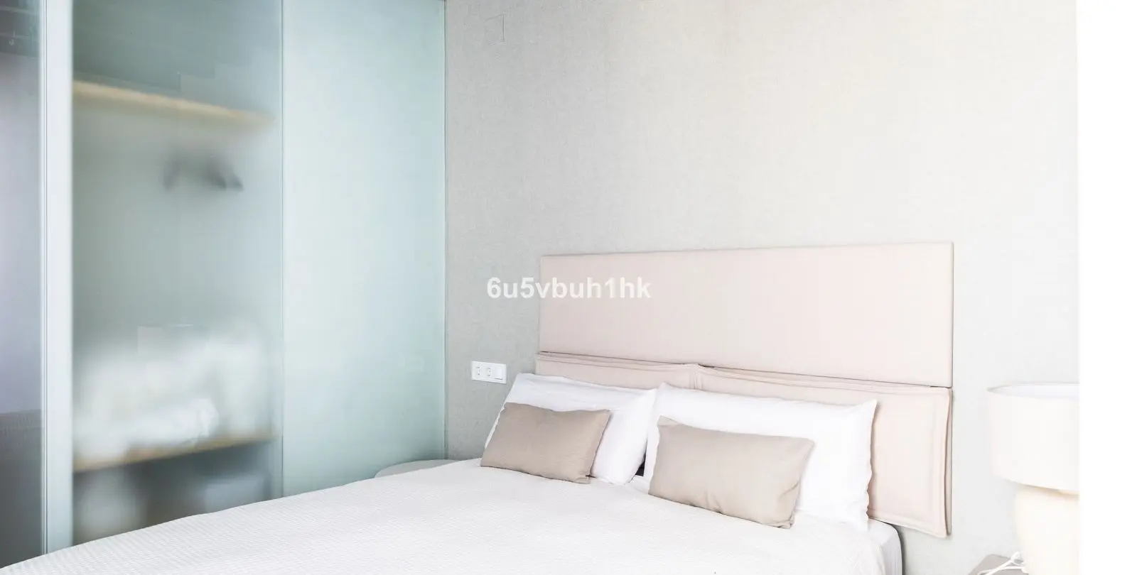 Sale of penthouse in Málaga 28