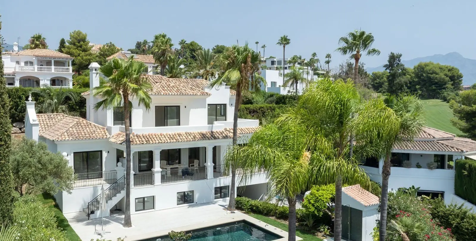 Venta de villa independiente en El Paraiso 9