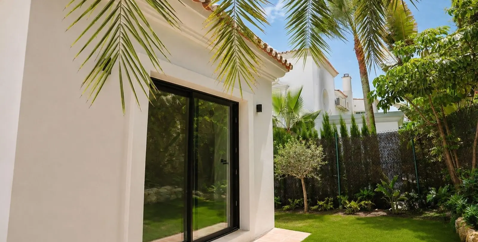 Venta de villa independiente en El Paraiso 13