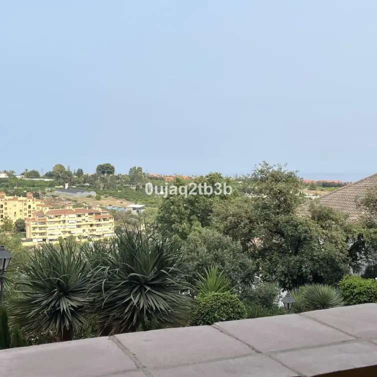 Sale of middle floor apartment in Estepona