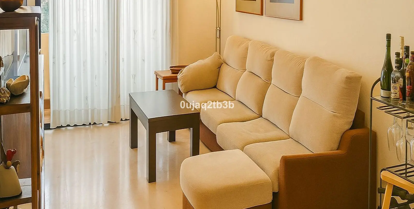 Venta de apartamento en planta media en Estepona 2