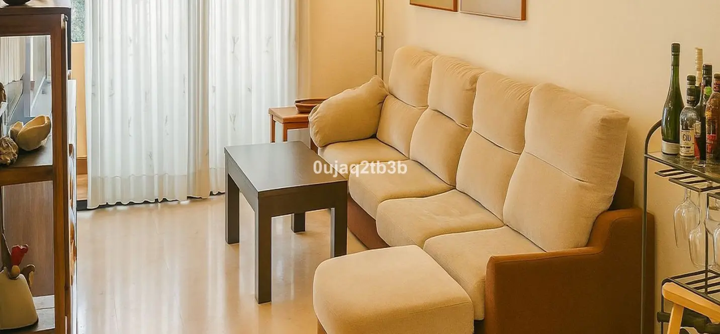 Sale of middle floor apartment in Estepona 1