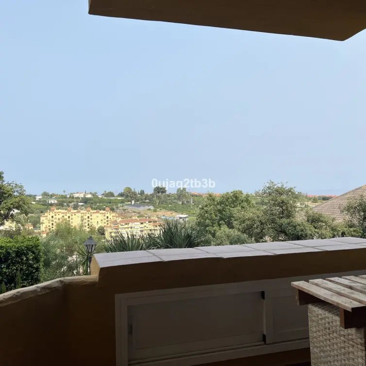 Sale of middle floor apartment in Estepona