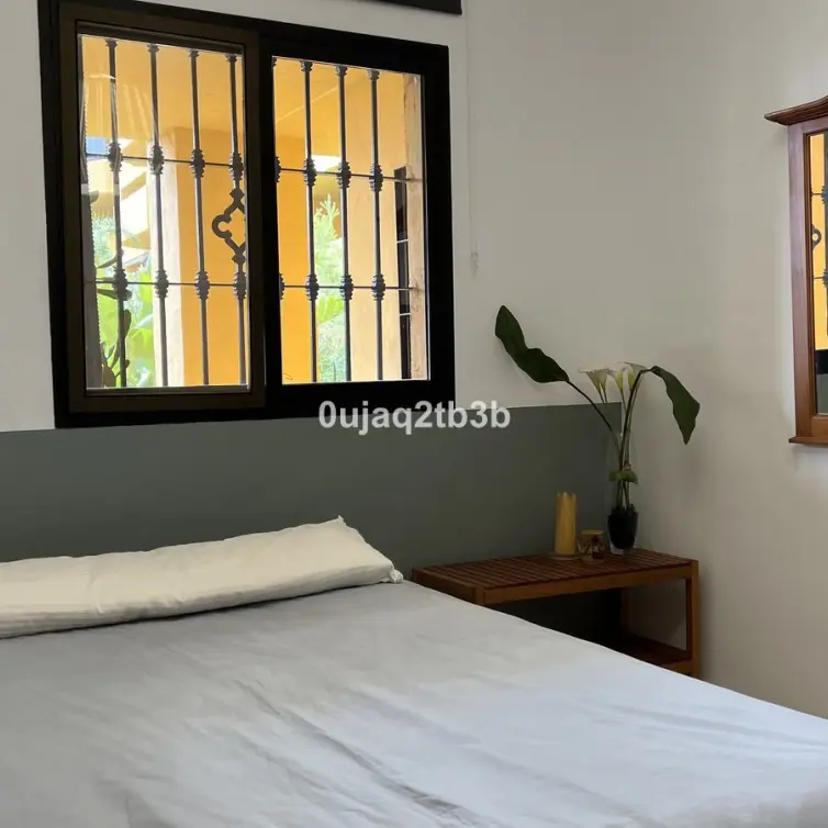 Sale of middle floor apartment in Estepona