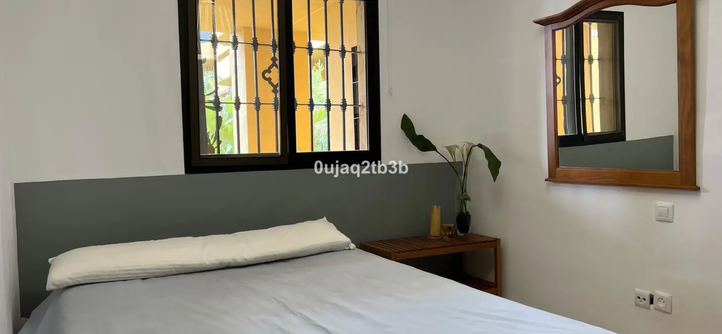 Sale of middle floor apartment in Estepona 3