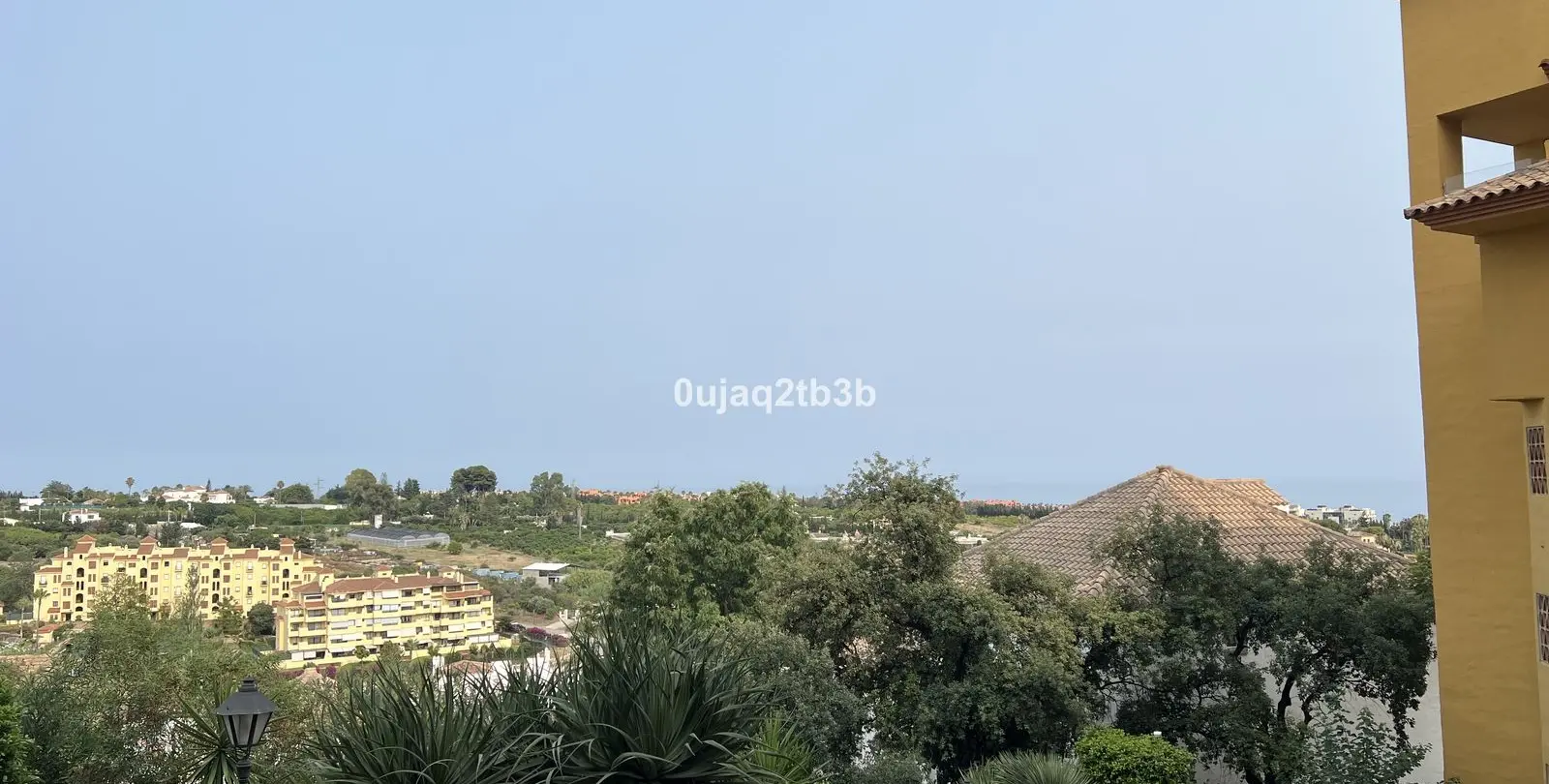 Venta de apartamento en planta media en Estepona 5