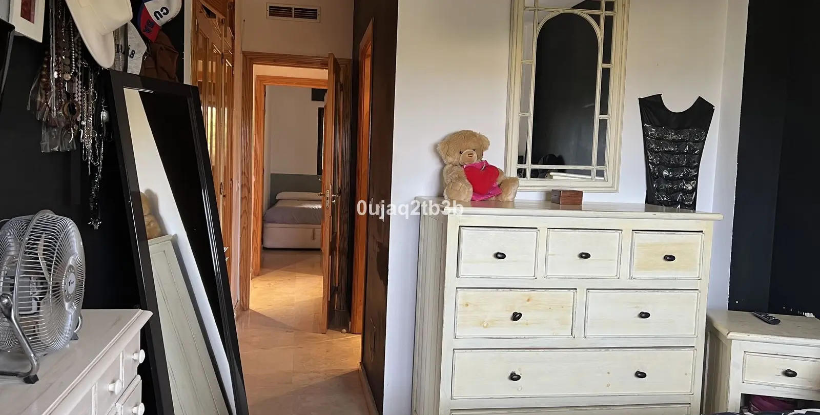 Venta de apartamento en planta media en Estepona 6