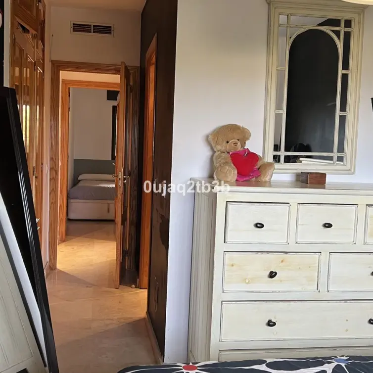 Sale of middle floor apartment in Estepona