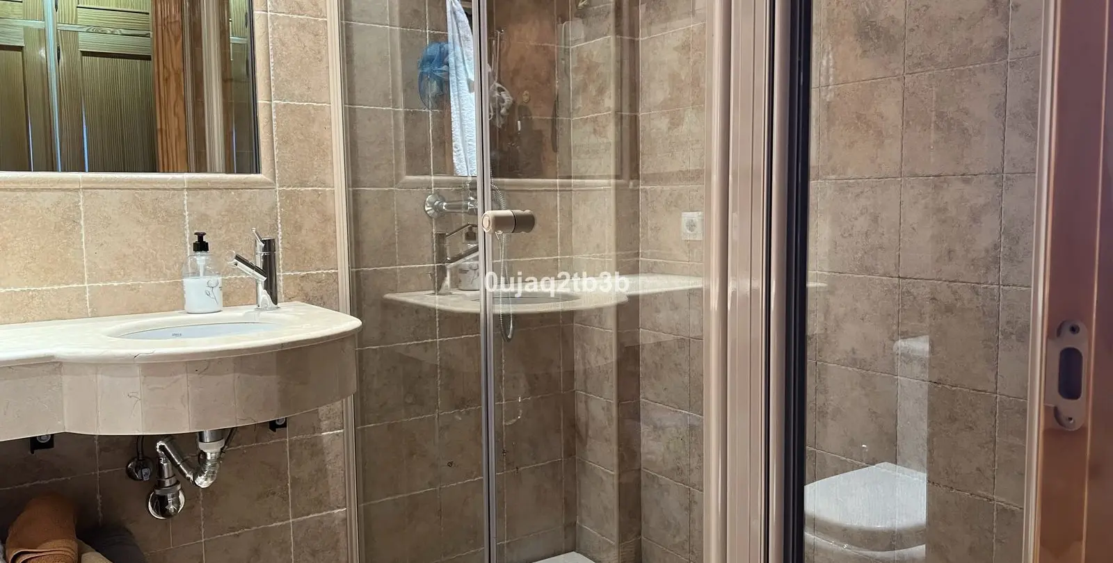 Venta de apartamento en planta media en Estepona 14