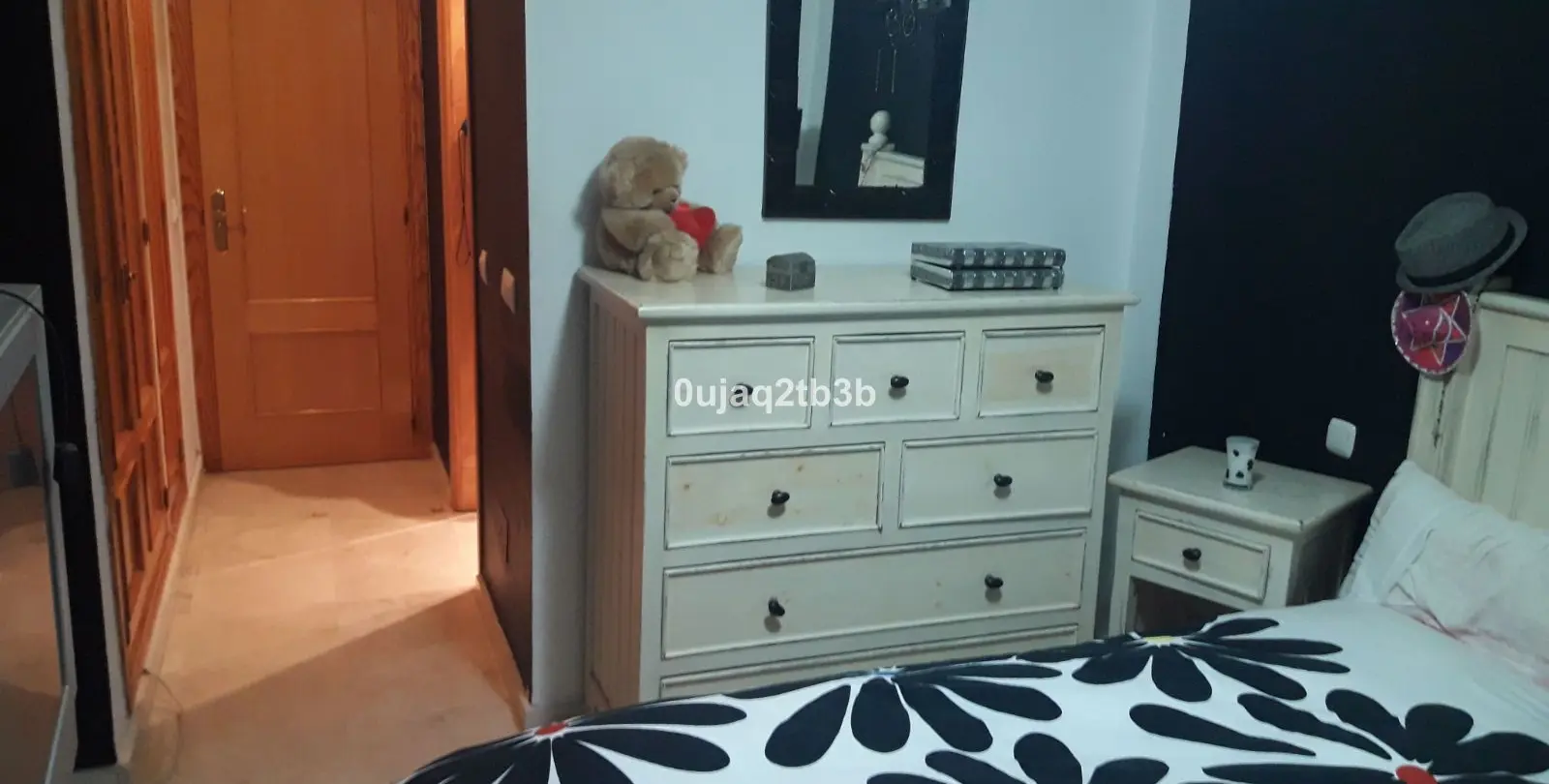 Venta de apartamento en planta media en Estepona 28
