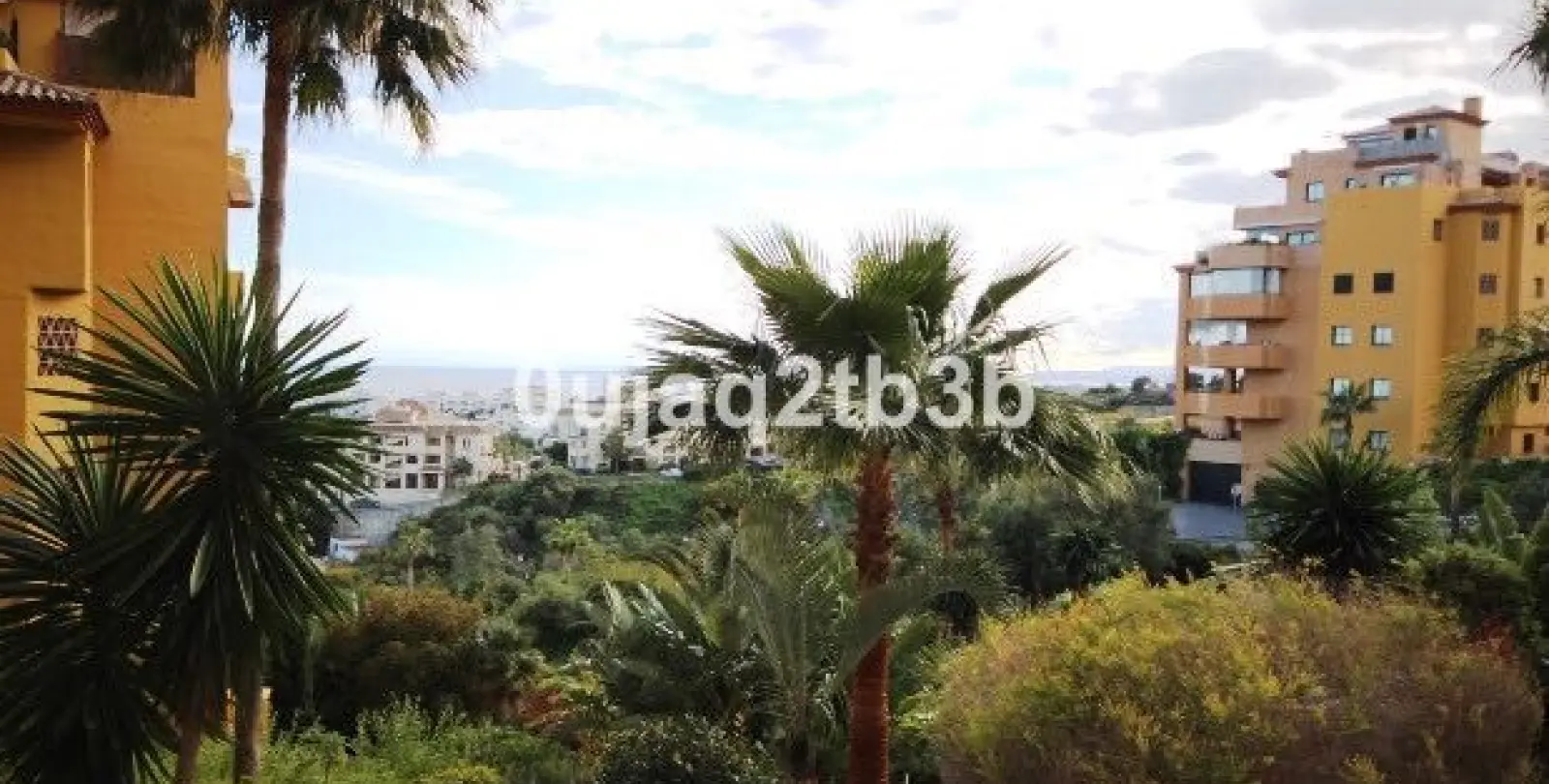 Venta de apartamento en planta media en Estepona 30