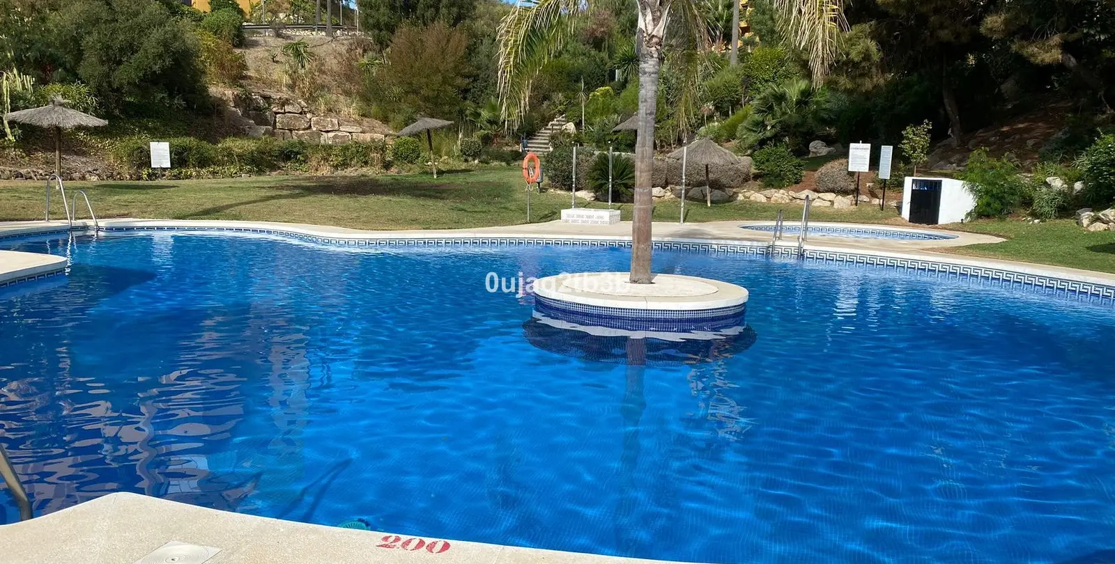 Venta de apartamento en planta media en Estepona 33