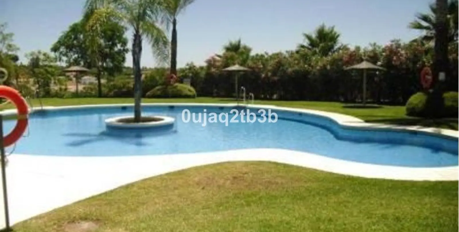 Venta de apartamento en planta media en Estepona 34