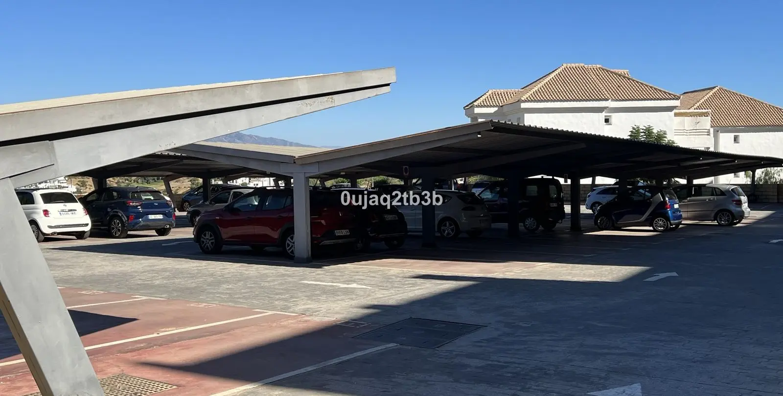 Venta de apartamento en planta media en Estepona 40