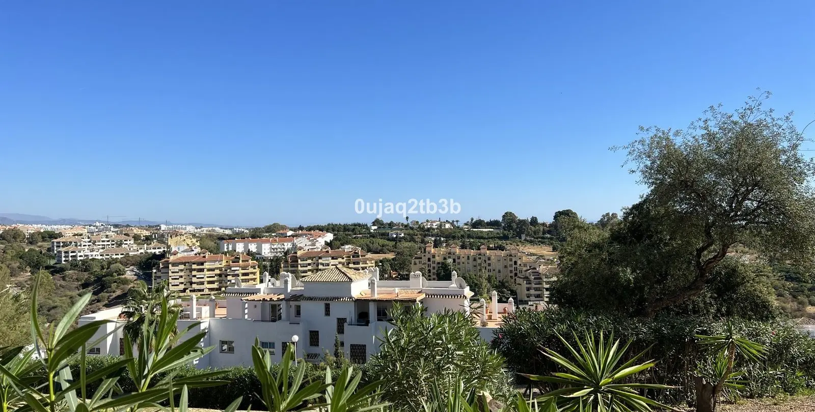 Venta de apartamento en planta media en Estepona 42