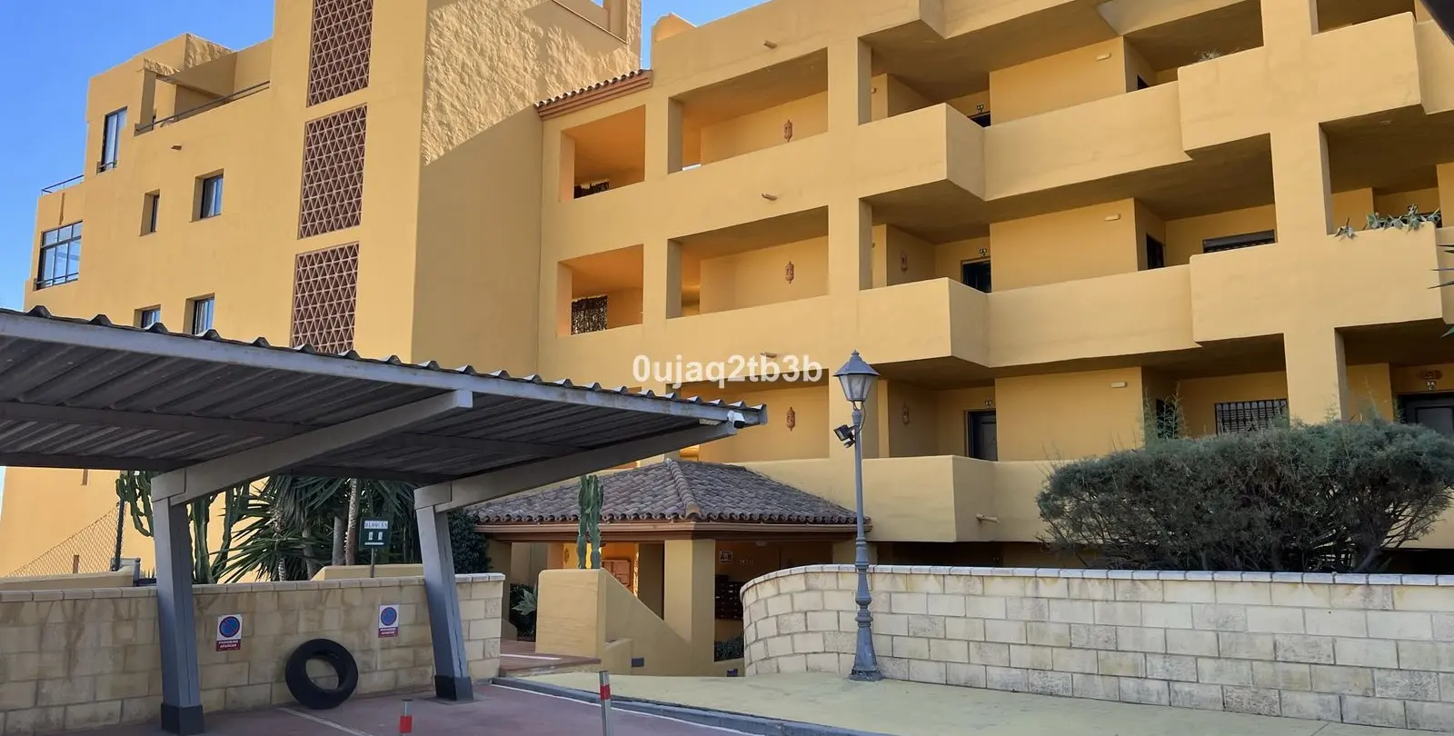 Venta de apartamento en planta media en Estepona 52