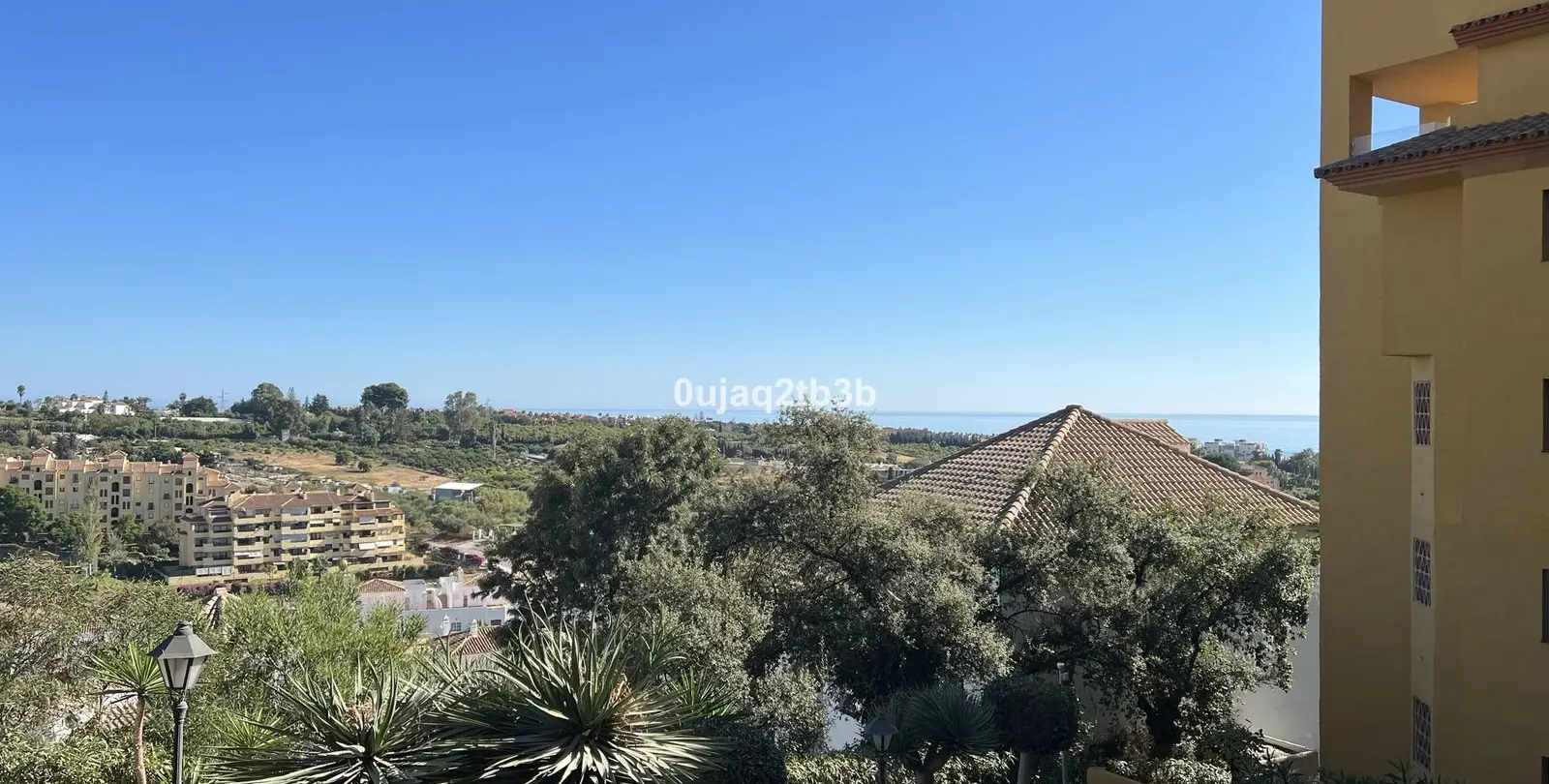 Venta de apartamento en planta media en Estepona 53