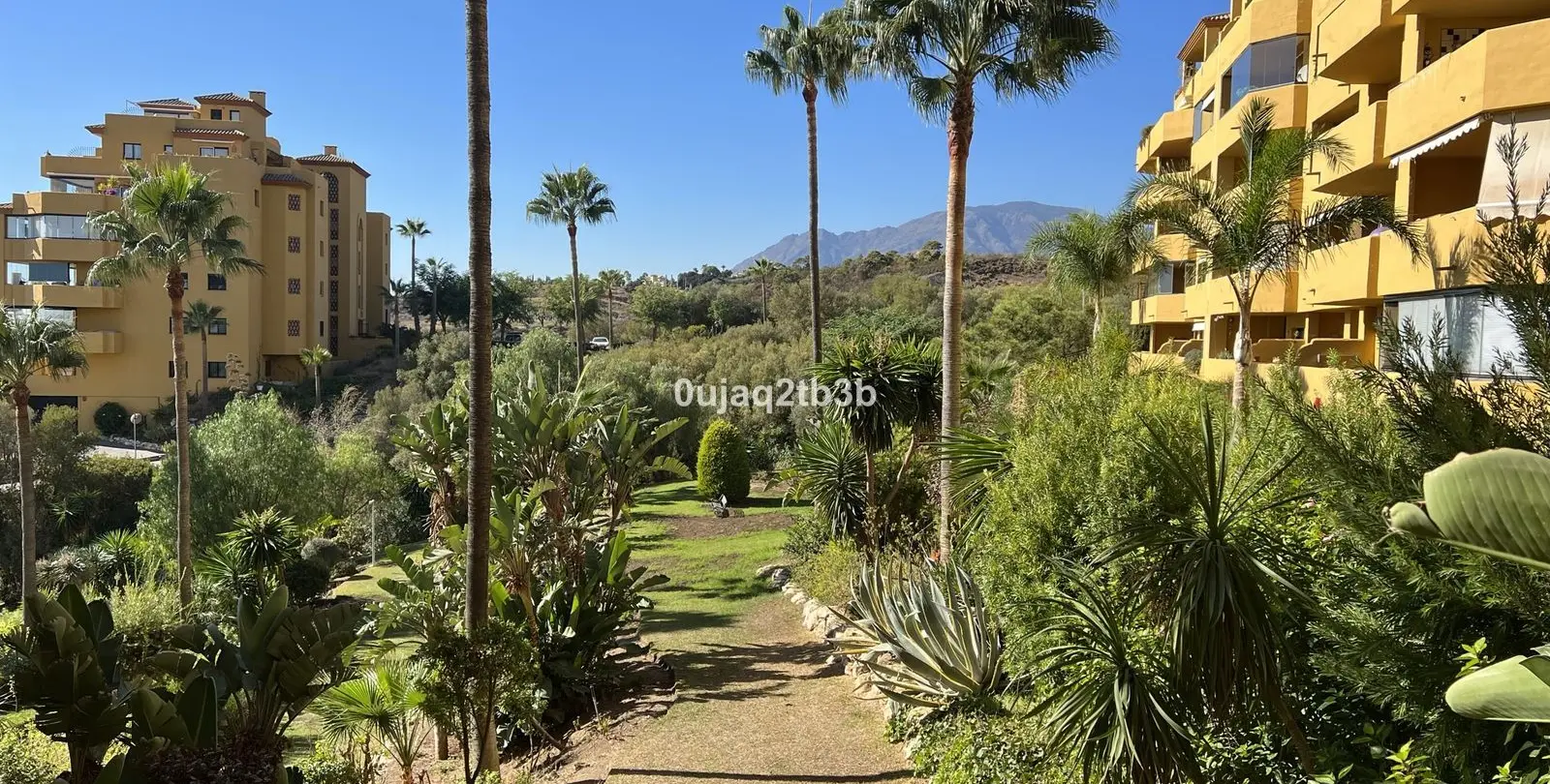 Venta de apartamento en planta media en Estepona 55
