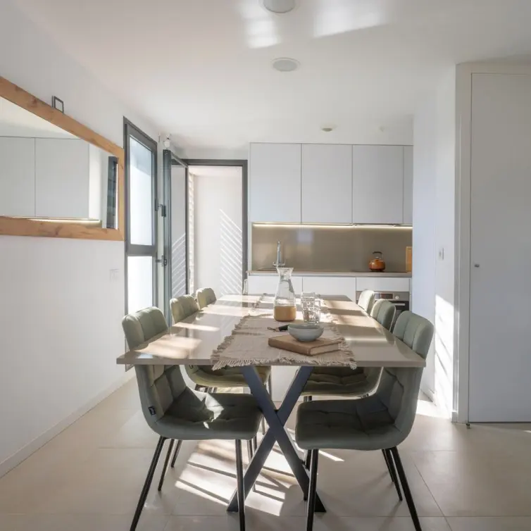 Sale of middle floor apartment in Carvajal
