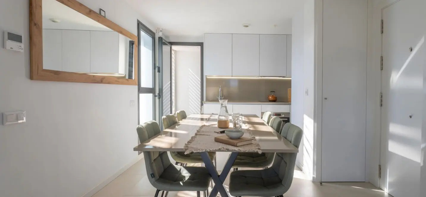 Sale of middle floor apartment in Carvajal 1