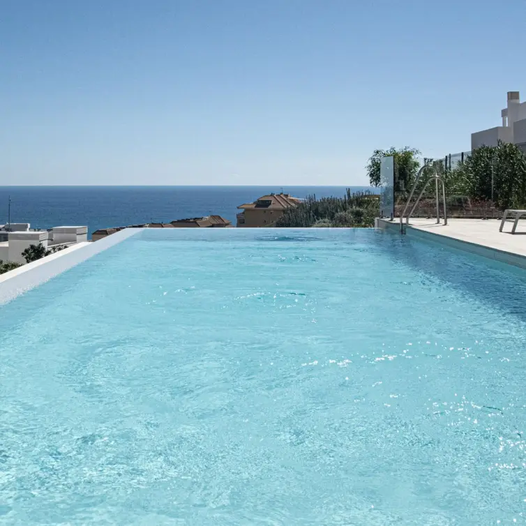 Sale of middle floor apartment in Carvajal