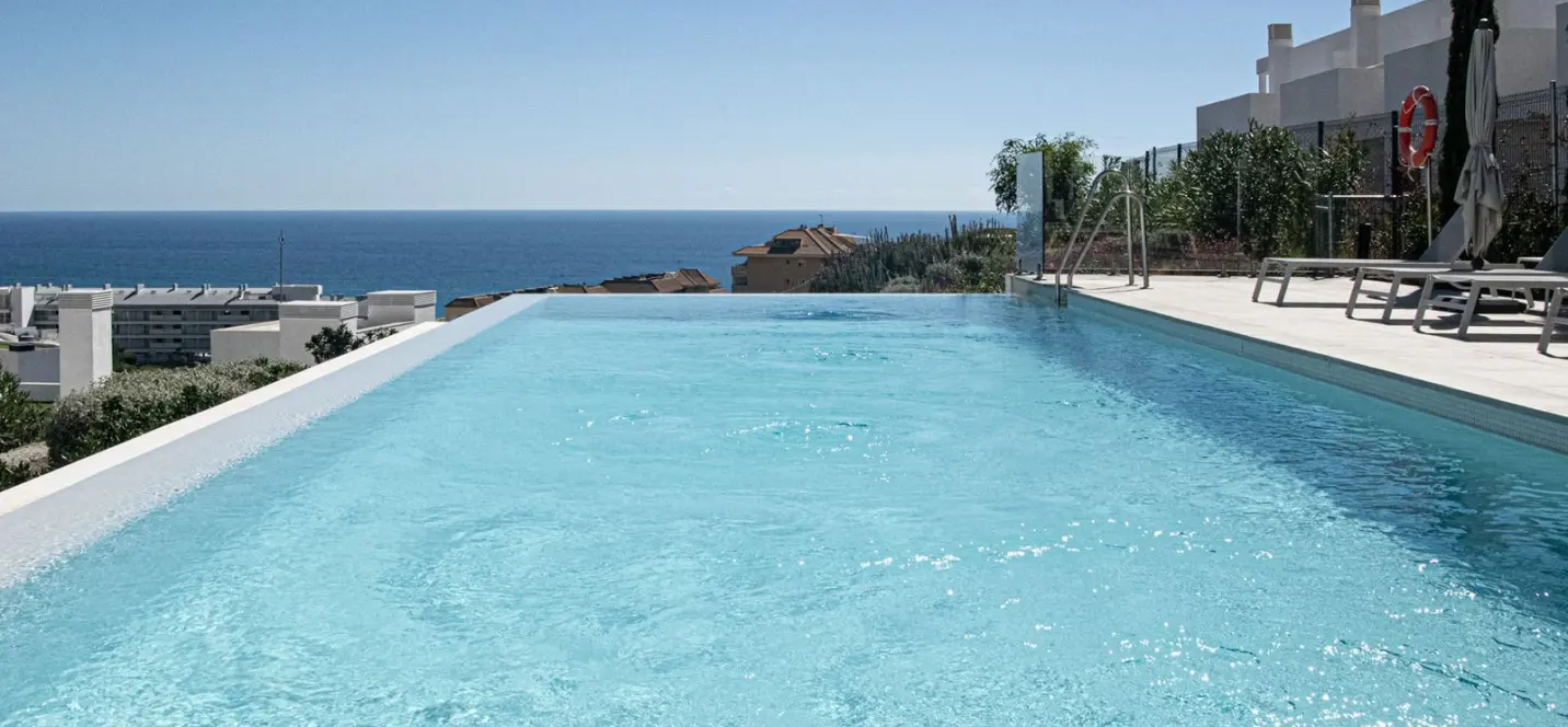 Sale of middle floor apartment in Carvajal 2