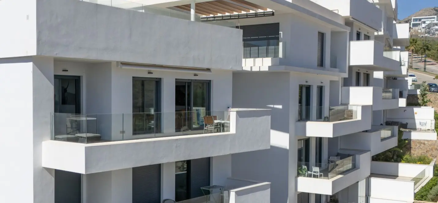Sale of middle floor apartment in Carvajal 4