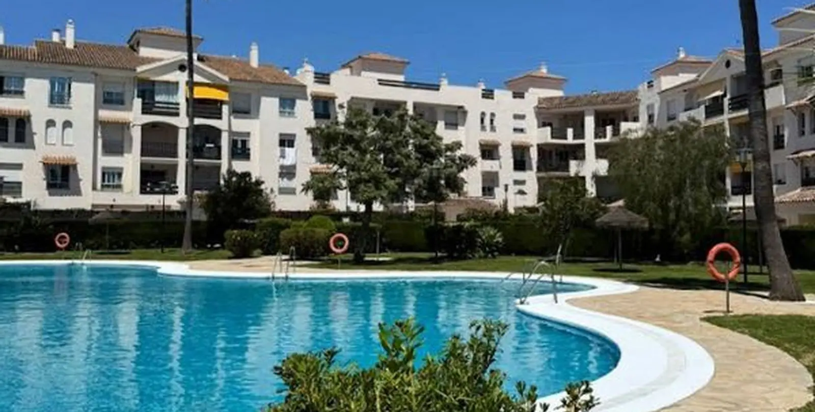 Sale of middle floor apartment in Marbella 1