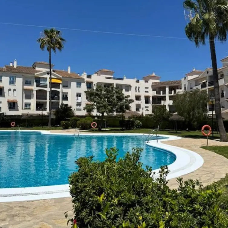 Sale of middle floor apartment in Marbella