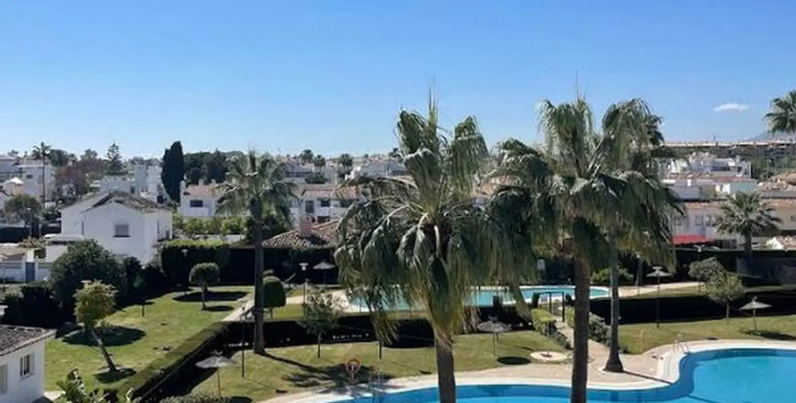 Sale of middle floor apartment in Marbella 16