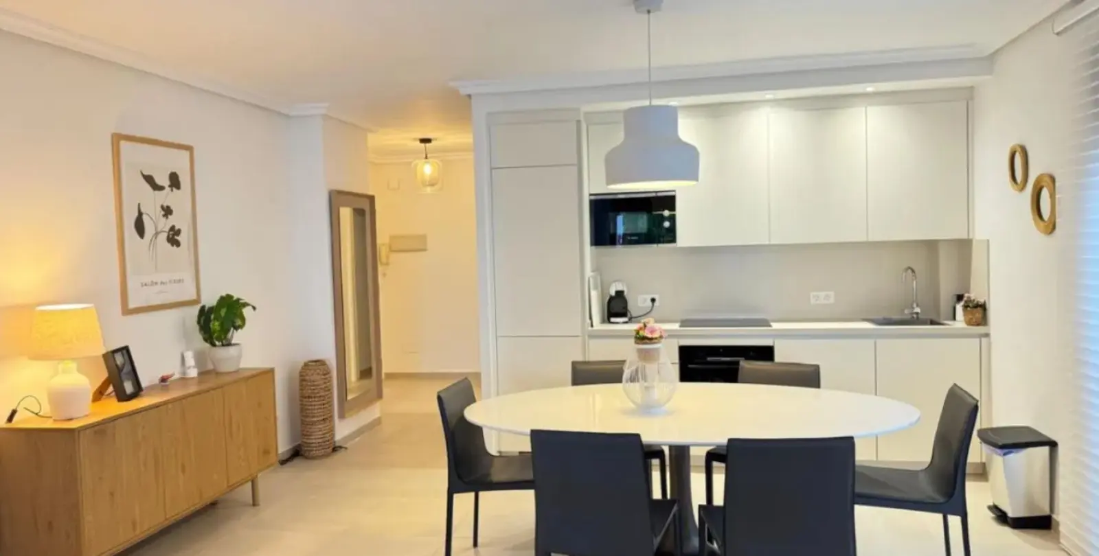 Sale of middle floor apartment in Marbella 2
