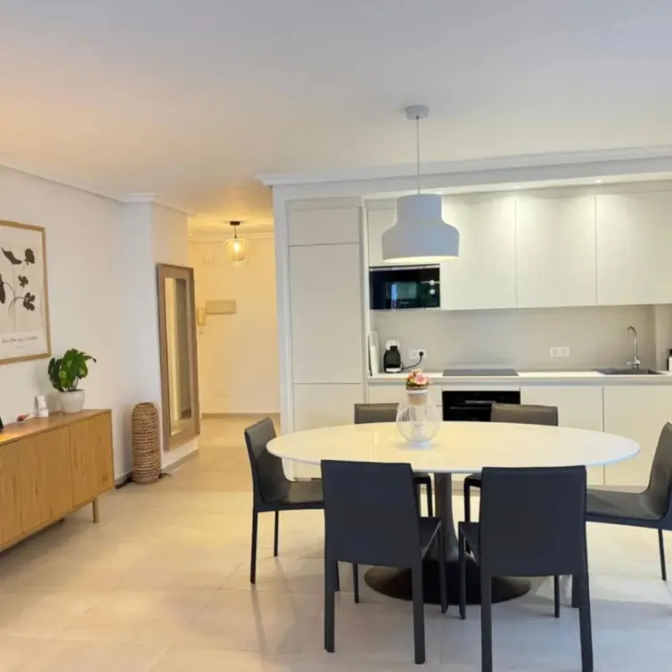 Sale of middle floor apartment in Marbella