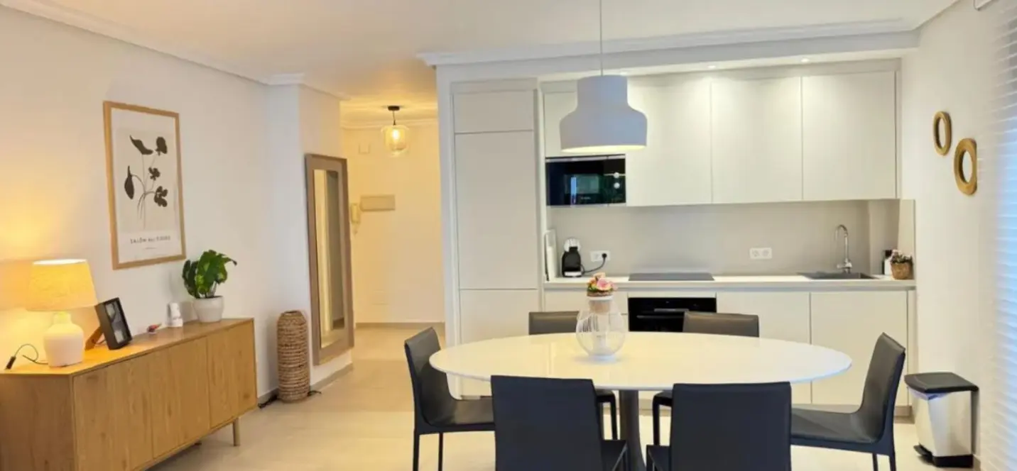 Sale of middle floor apartment in Marbella 1