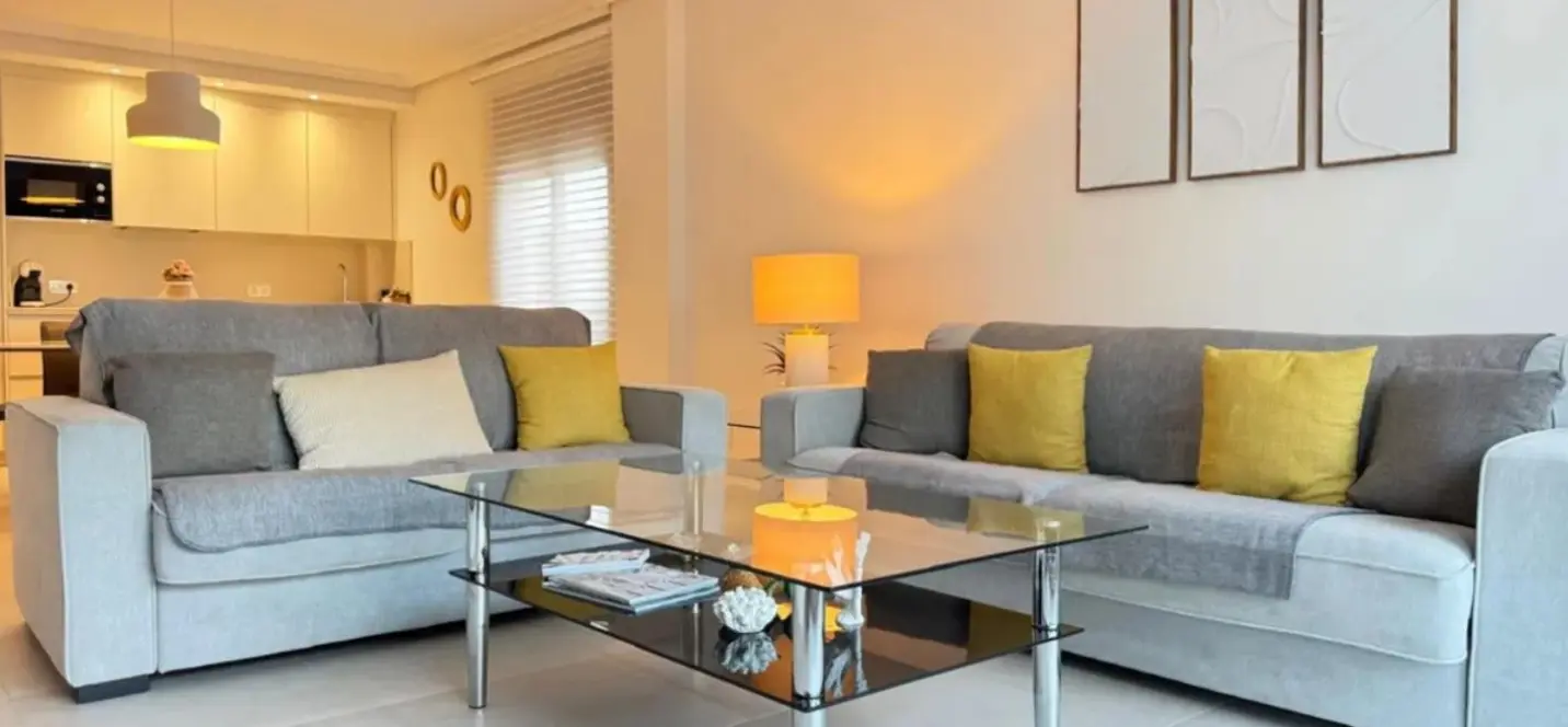 Sale of middle floor apartment in Marbella 2