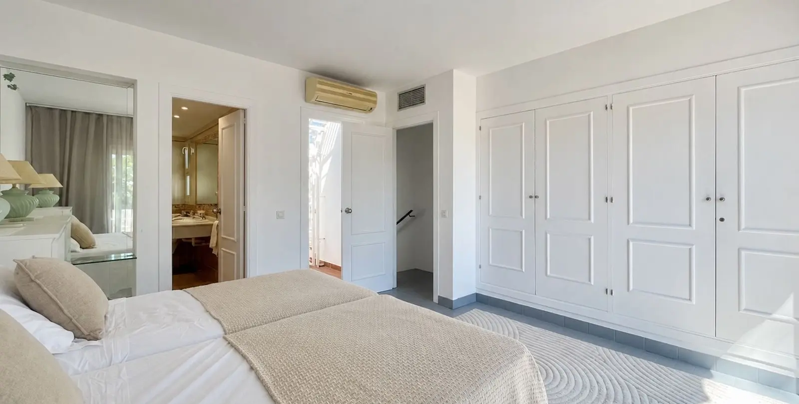 Sale of townhouse in Aloha 15