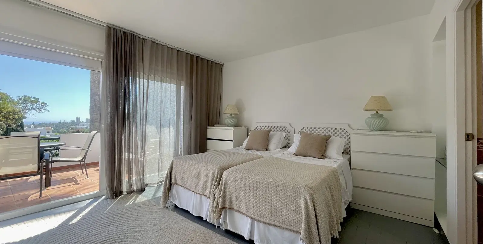 Sale of townhouse in Aloha 26