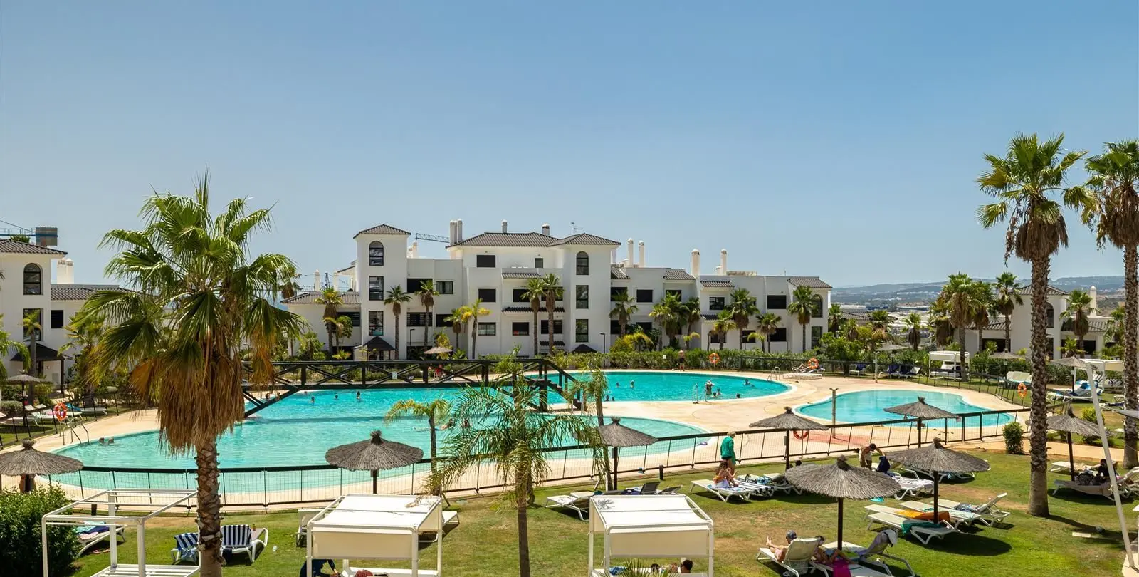 Продажа апартаментов на первом этаже в Estepona 1