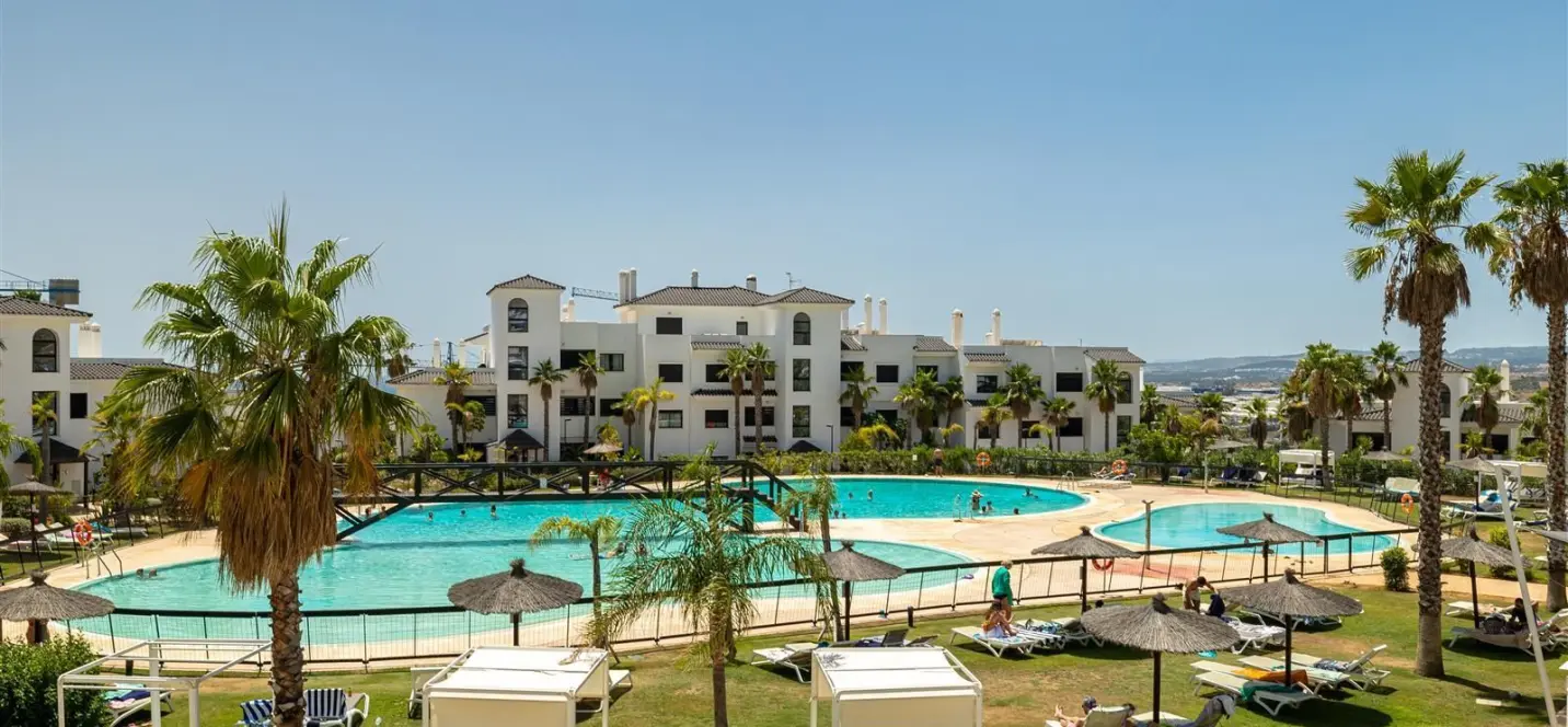 Продажа апартаментов на первом этаже в Estepona 0