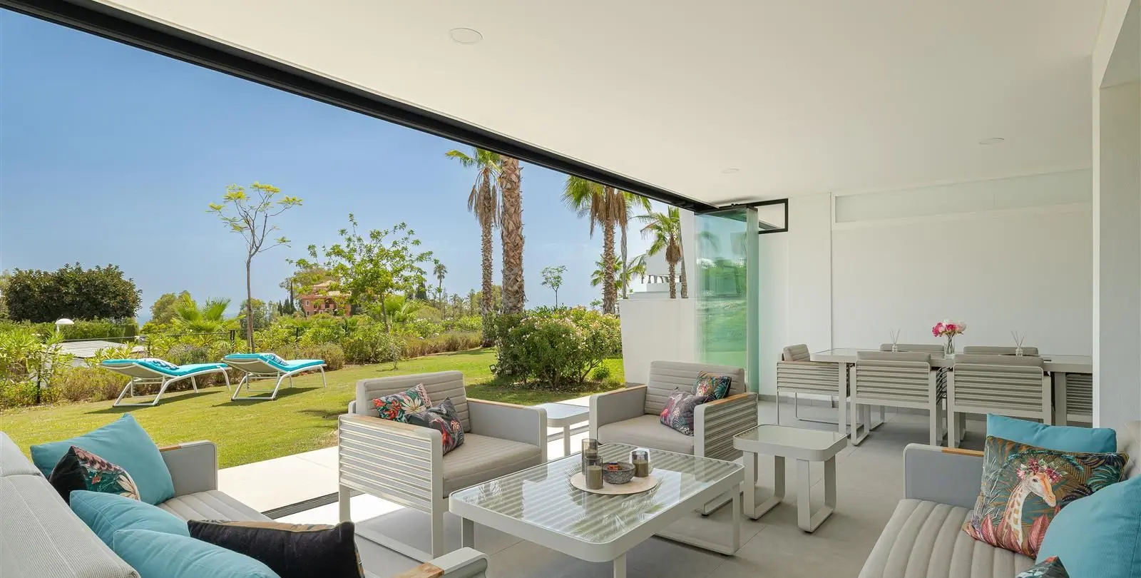 Продажа апартаментов на первом этаже в Estepona 2