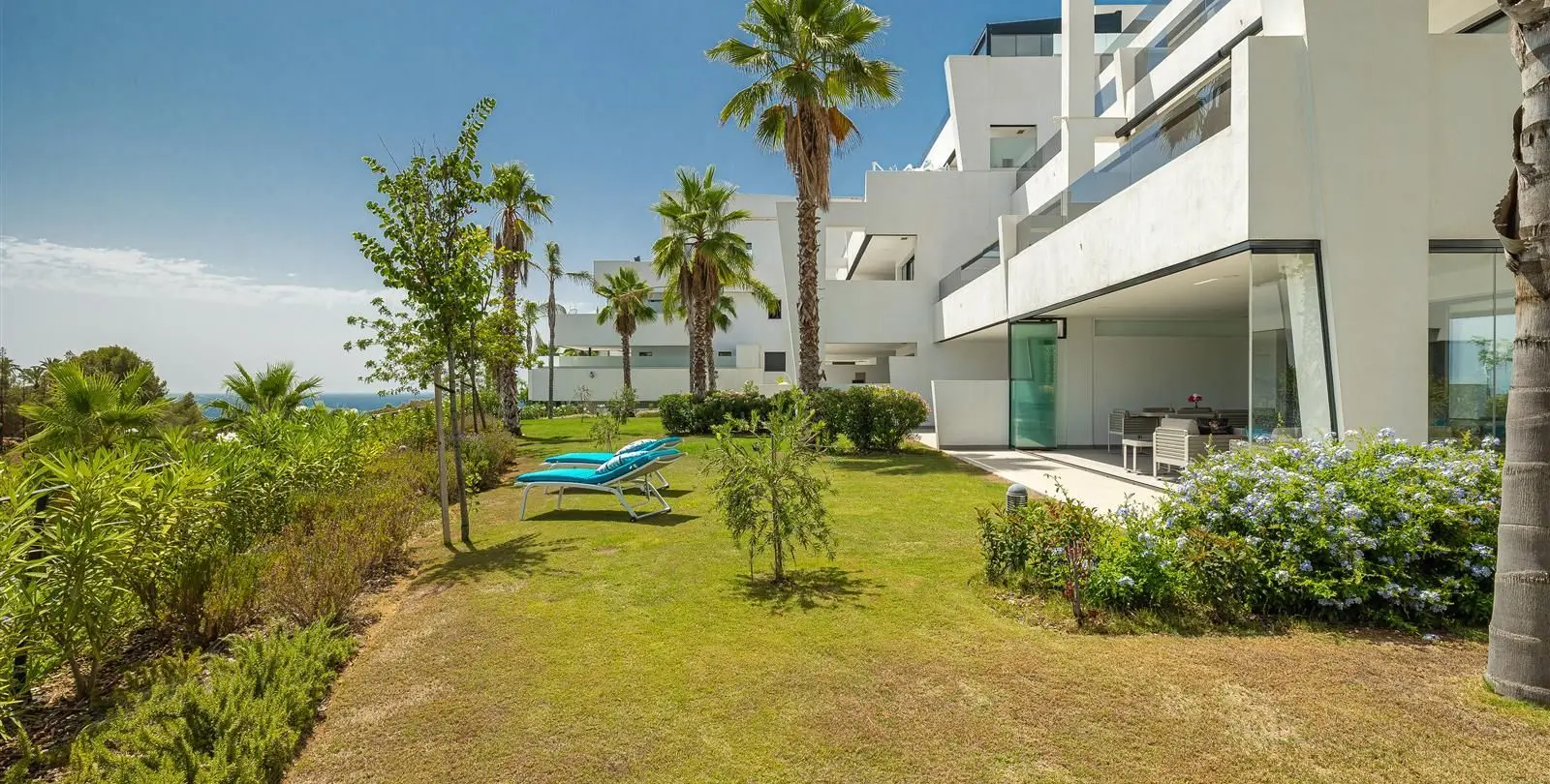 Продажа апартаментов на первом этаже в Estepona 3