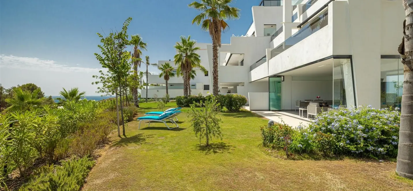 Продажа апартаментов на первом этаже в Estepona 2