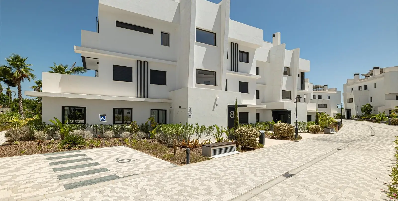 Продажа апартаментов на первом этаже в Estepona 9