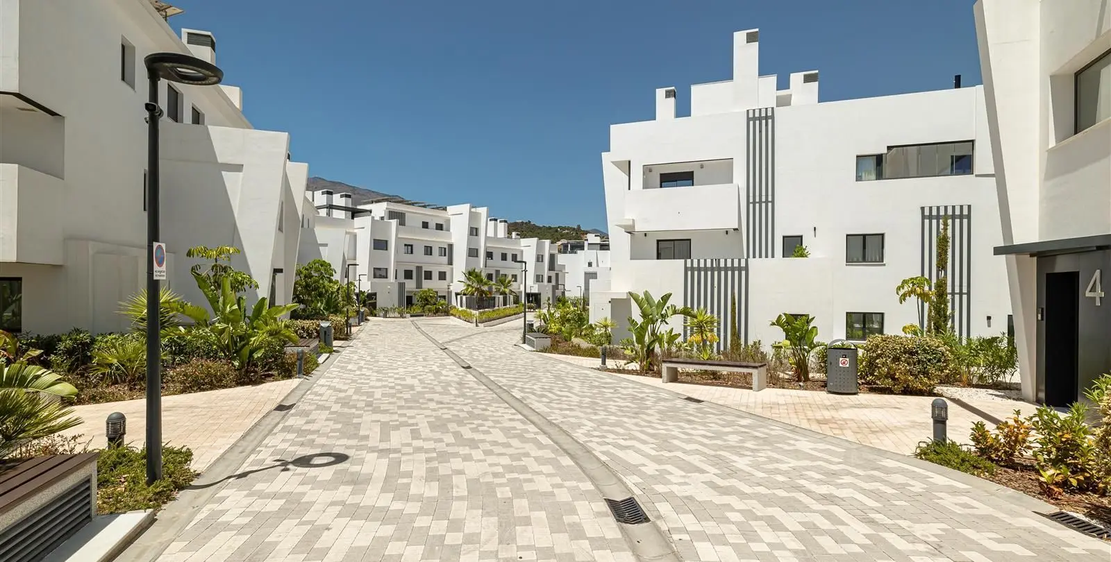 Продажа апартаментов на первом этаже в Estepona 10