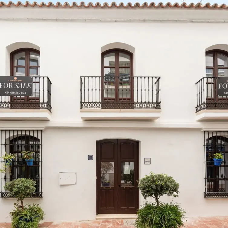 Sale of townhouse in Estepona