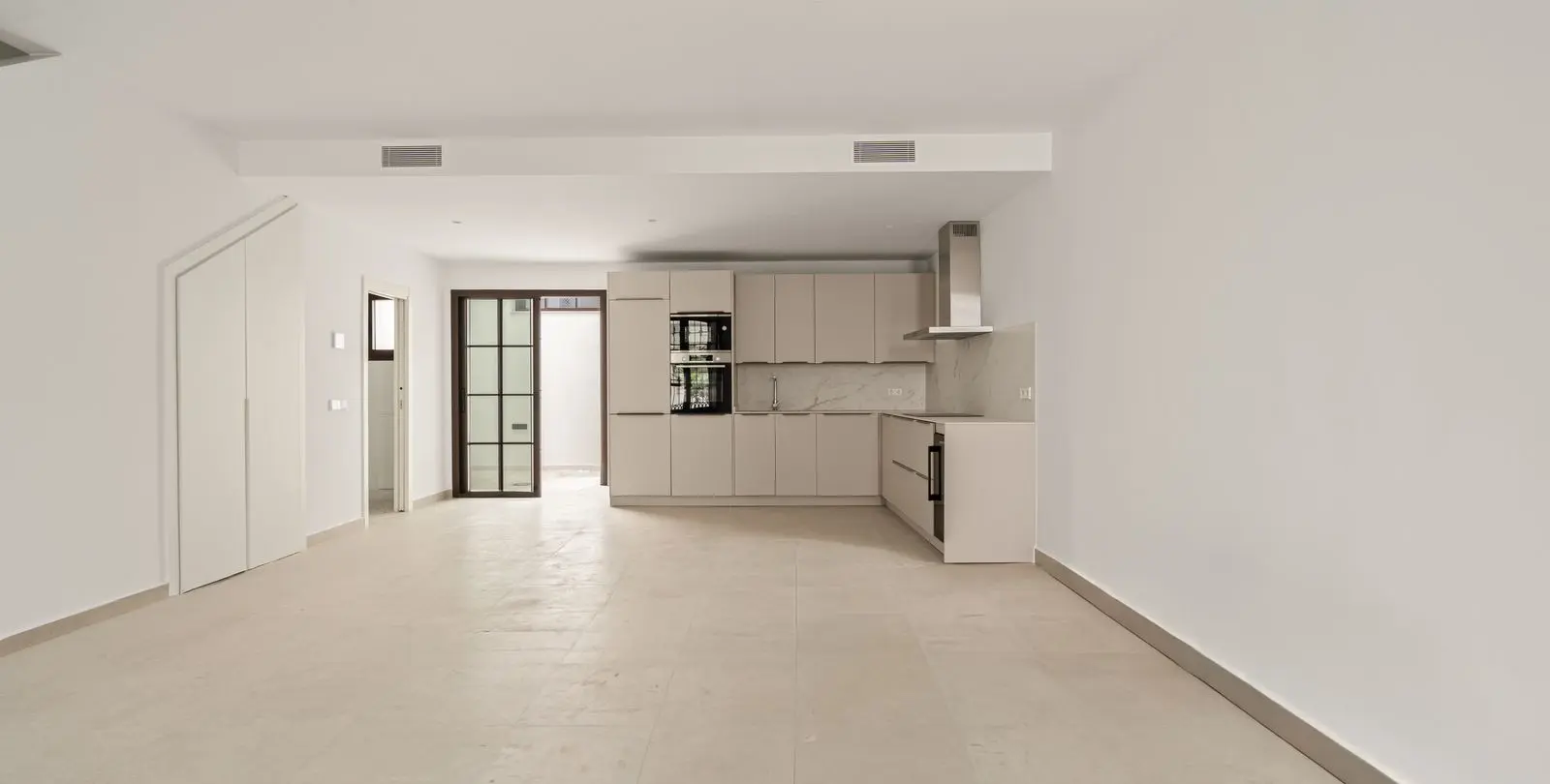 Sale of townhouse in Estepona 2