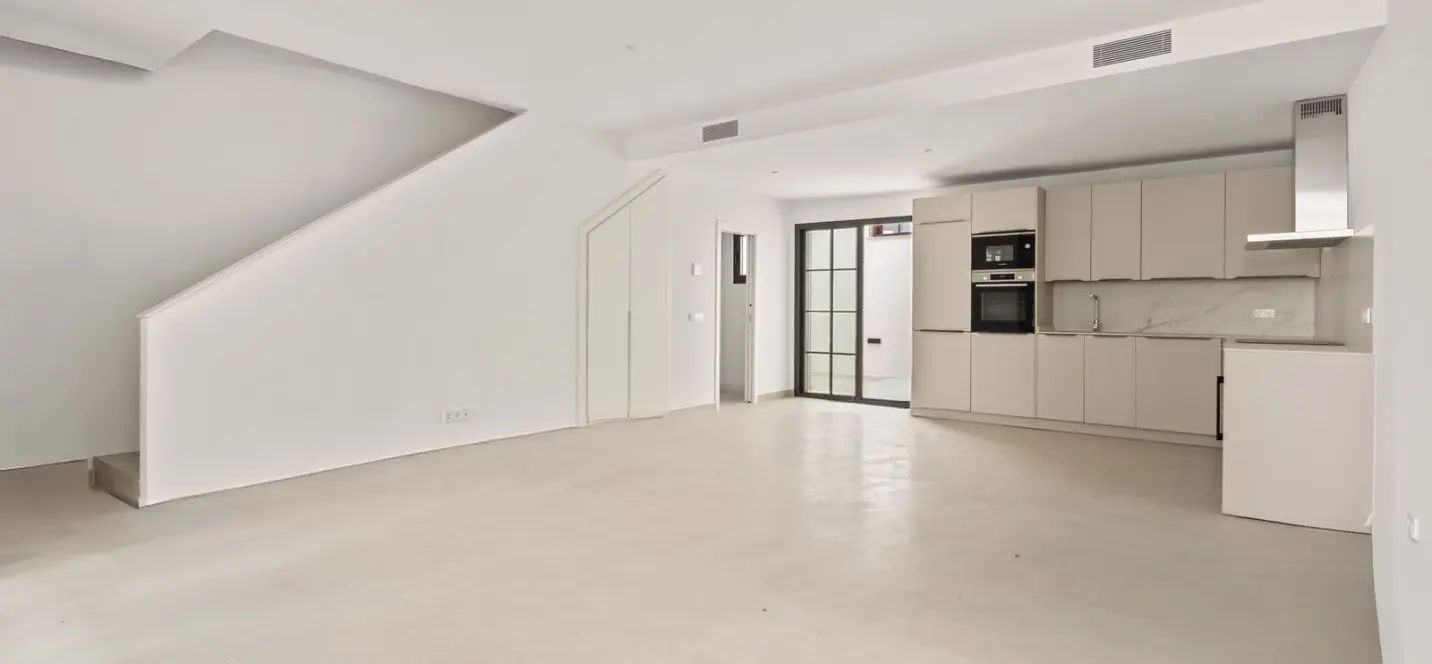 Sale of townhouse in Estepona 3