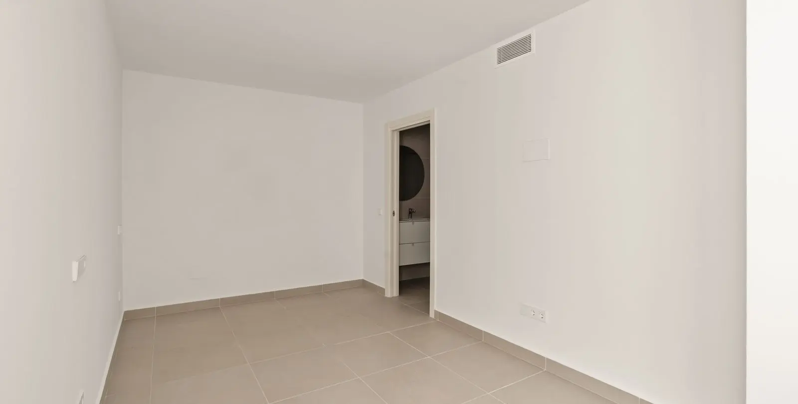 Sale of townhouse in Estepona 11